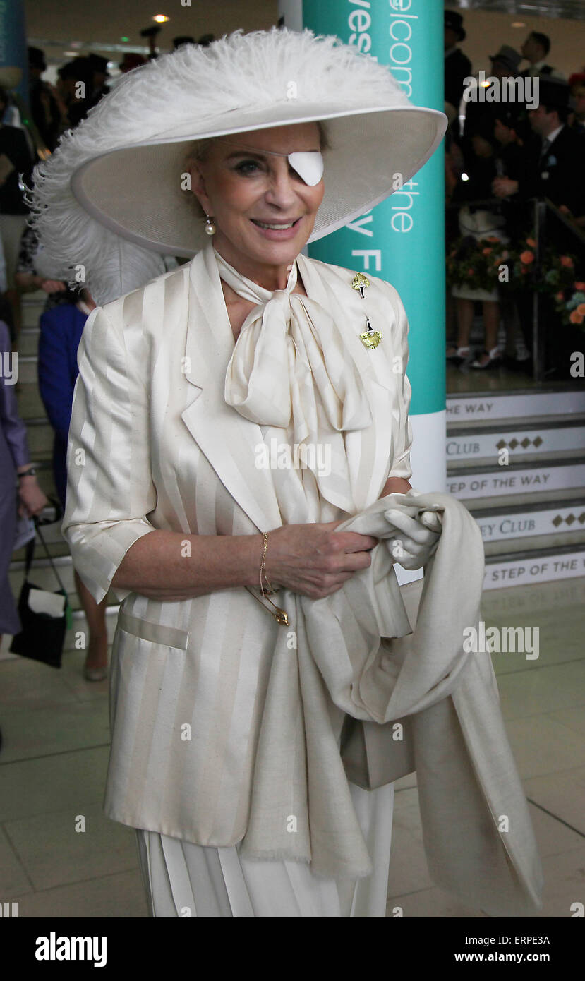 Epsom Downs, Surrey, Regno Unito - 6 giugno 2015 HRH Principessa Michael del Kent al Derby Credito: Motofoto/Alamy Live News Foto Stock