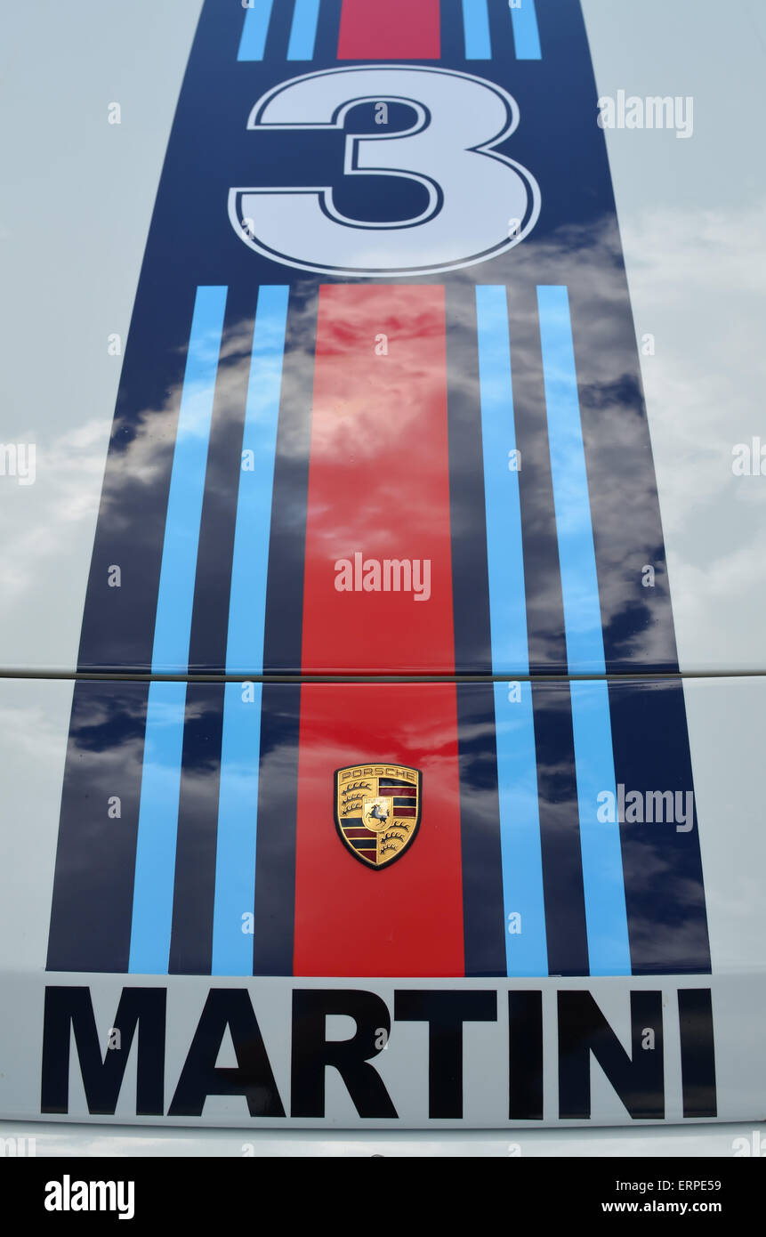 Martini logo sul cofano di una Porsche auto da corsa. Foto Stock