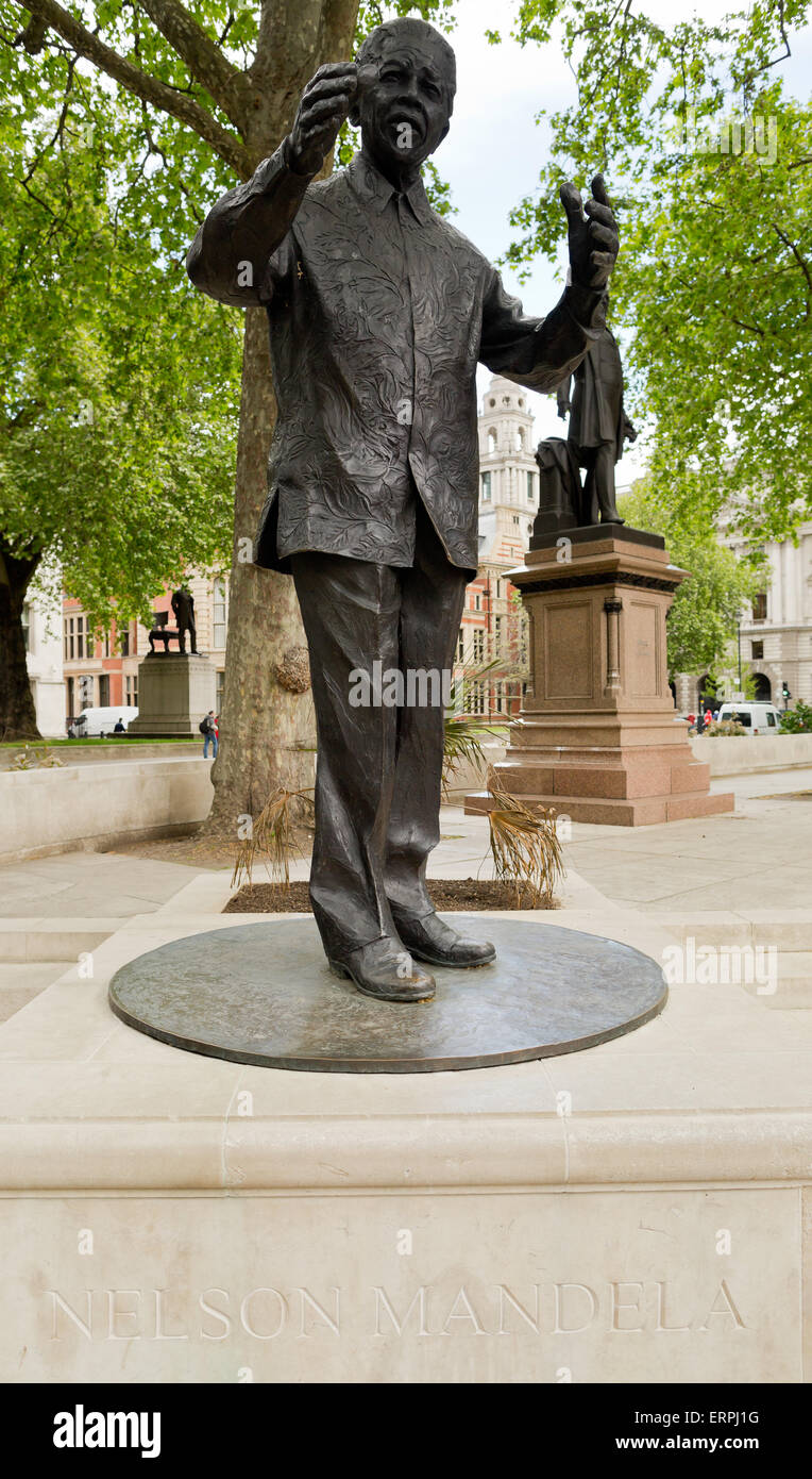 Nelson Mandela statua presso la piazza del Parlamento - Londra, Gran Bretagna, Europa Foto Stock