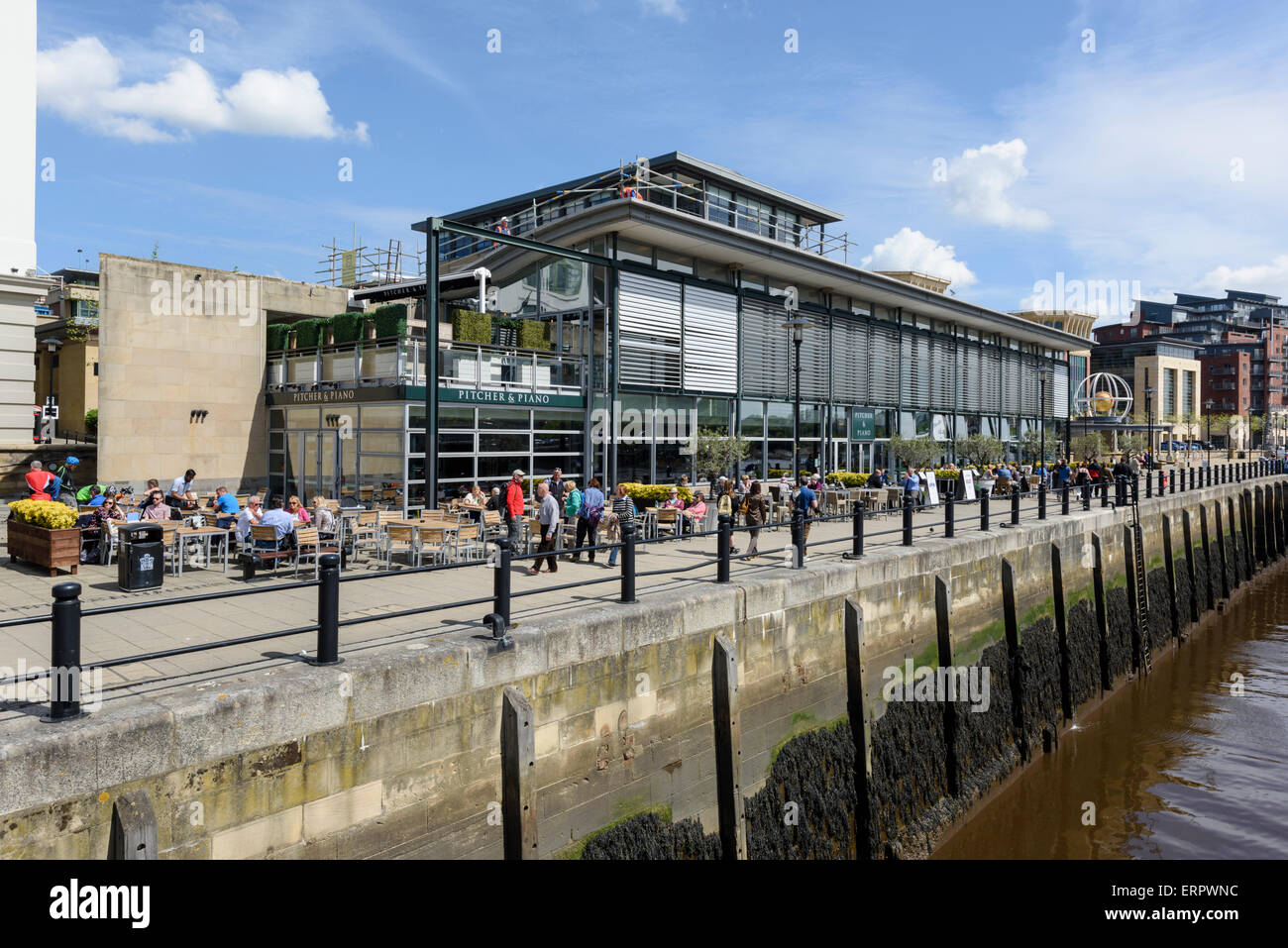 La Pitcher & Piano bar a Newcastle Quayside Foto Stock