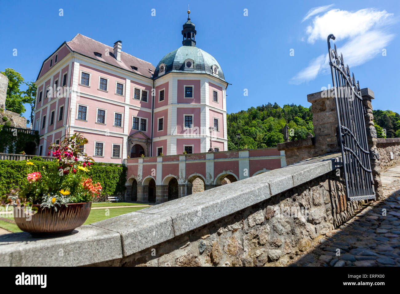 Becov Nad Teplou skyline. Gotica e Barocca ,Czech splendido castello, Regione di Karlovy Vary, Repubblica Ceca, Europa Foto Stock
