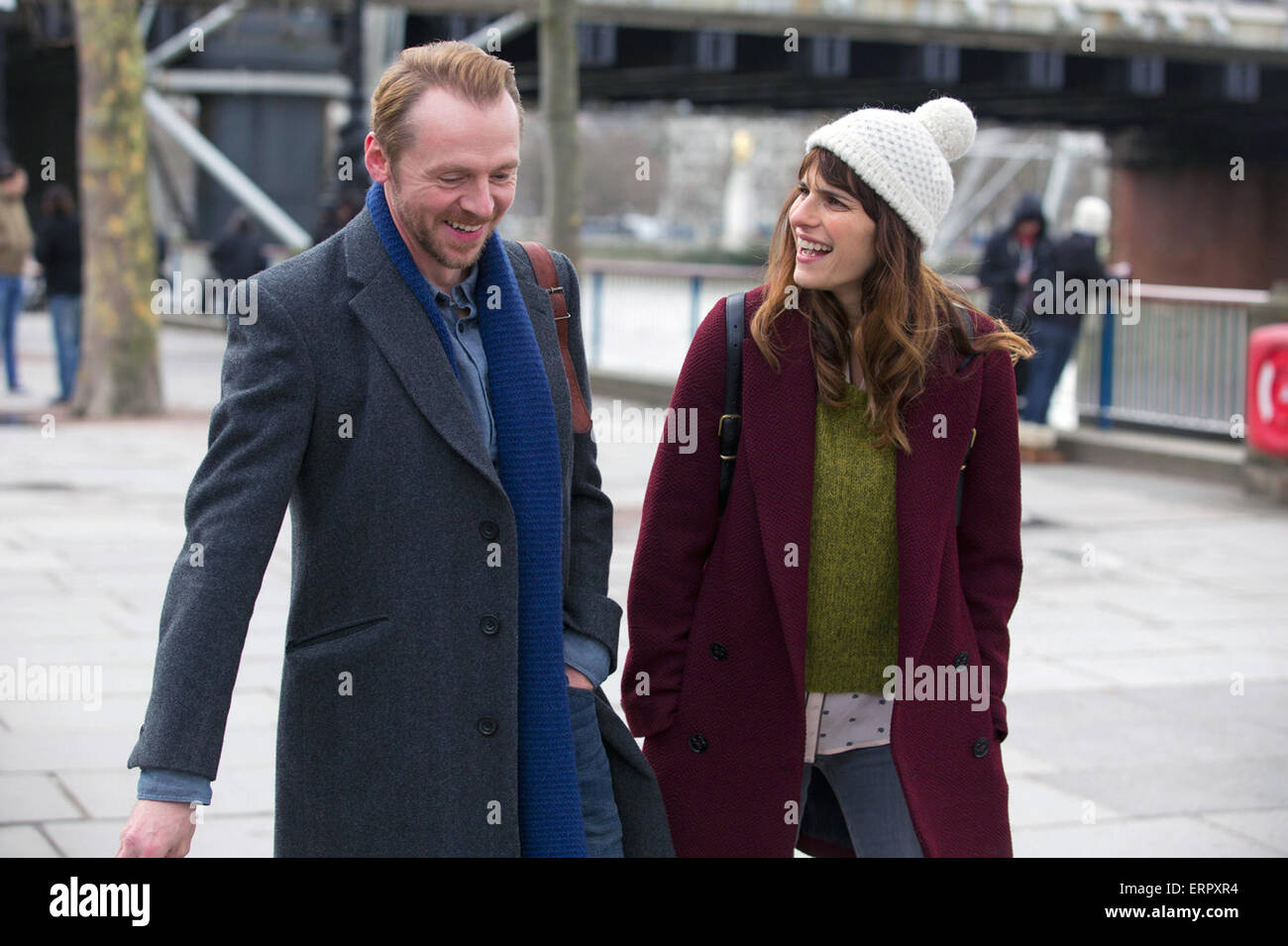 L'uomo è un 2015 British commedia romantica film diretto da Ben Palmer da una sceneggiatura scritta da Tess Morris, starring Simon Pegg e lago Bell. Questa fotografia è per il solo uso editoriale ed è il copyright del film company e/o il fotografo assegnato dal film o società di produzione e può essere riprodotto solo da pubblicazioni in congiunzione con la promozione del film di cui sopra. Un credito per il film company è richiesto. Il fotografo deve anche essere accreditato quando noto. Foto Stock