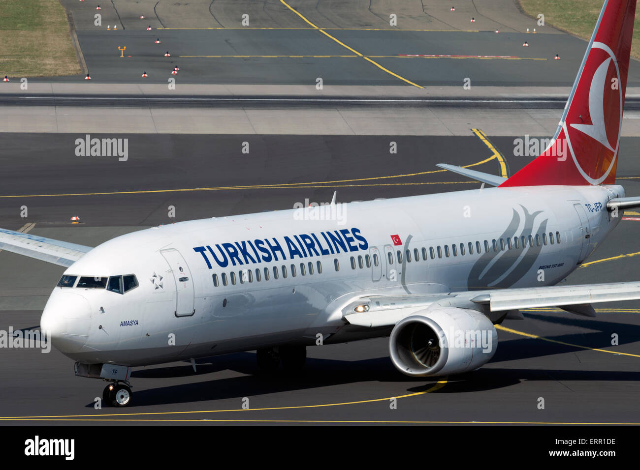 La Turkish Airlines Boeing 737-800 aereo di linea 'Amasya' Dusseldorf Germania Foto Stock