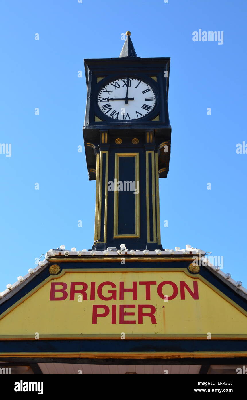 Orario di apertura al Victorian piacere pier a Brighton. Foto Stock