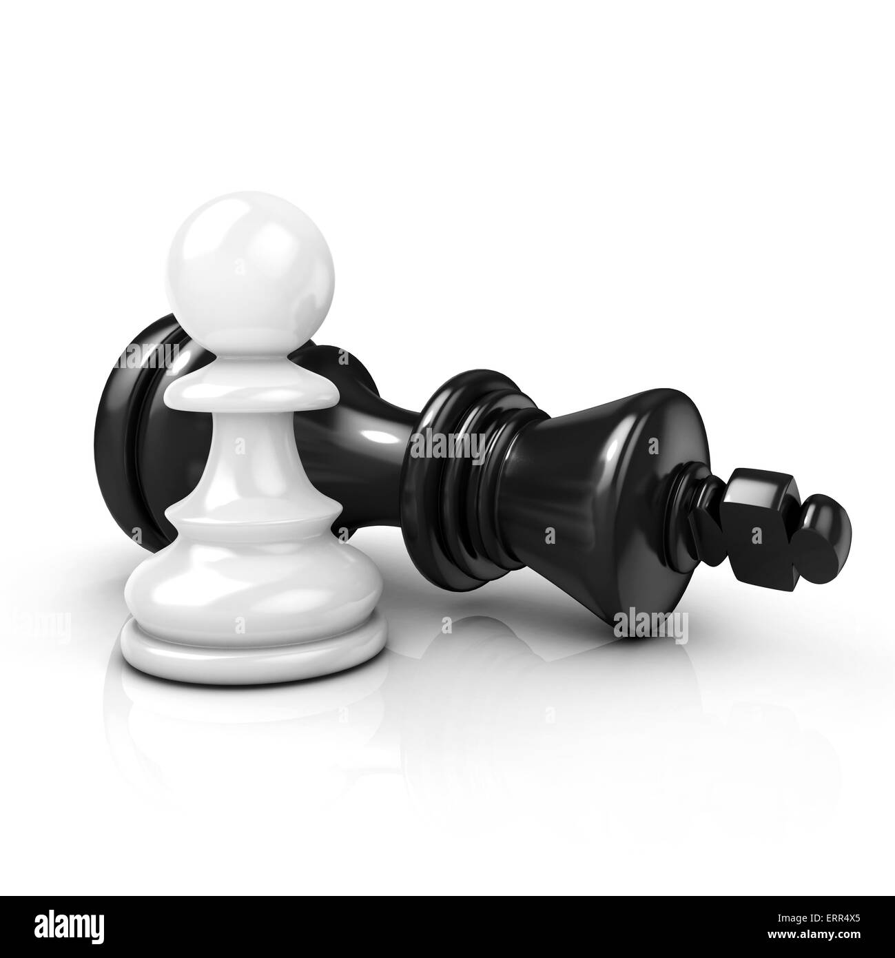 Pedone bianco in piedi su caduto re nero isolato su sfondo bianco Foto Stock
