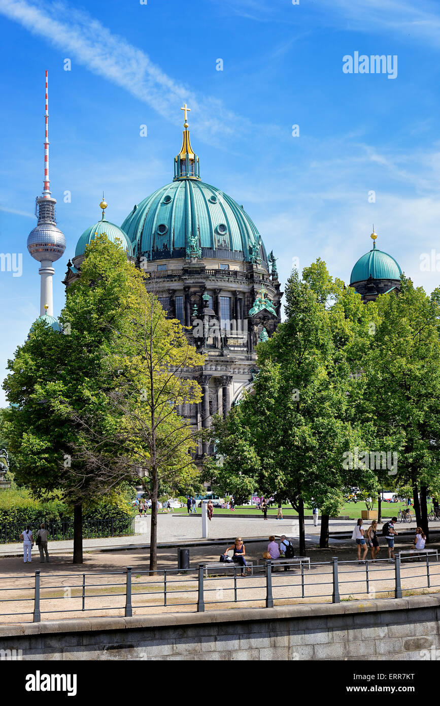 Germania, Berlino, quartiere Mitte, il Museo Island, elencato come patrimonio mondiale dell'UNESCO, cattedrale Berliner Dom e la torre della TV. Foto Stock