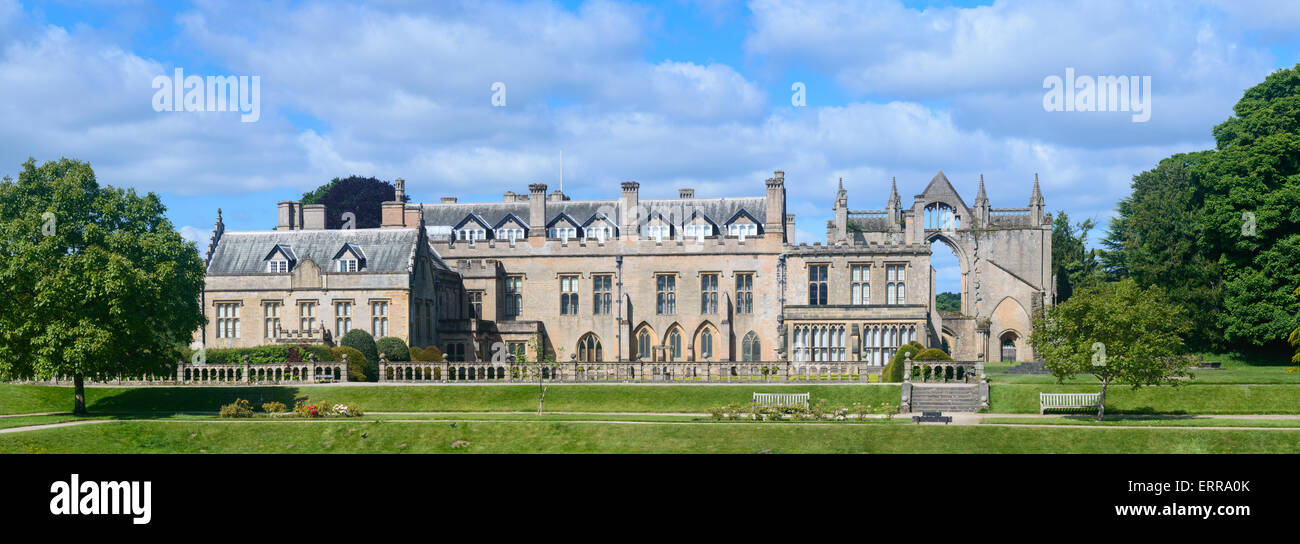 Panorama di Newstead Abbey, ex casa di Lord Byron, nel Nottinghamshire, Inghilterra. Foto Stock