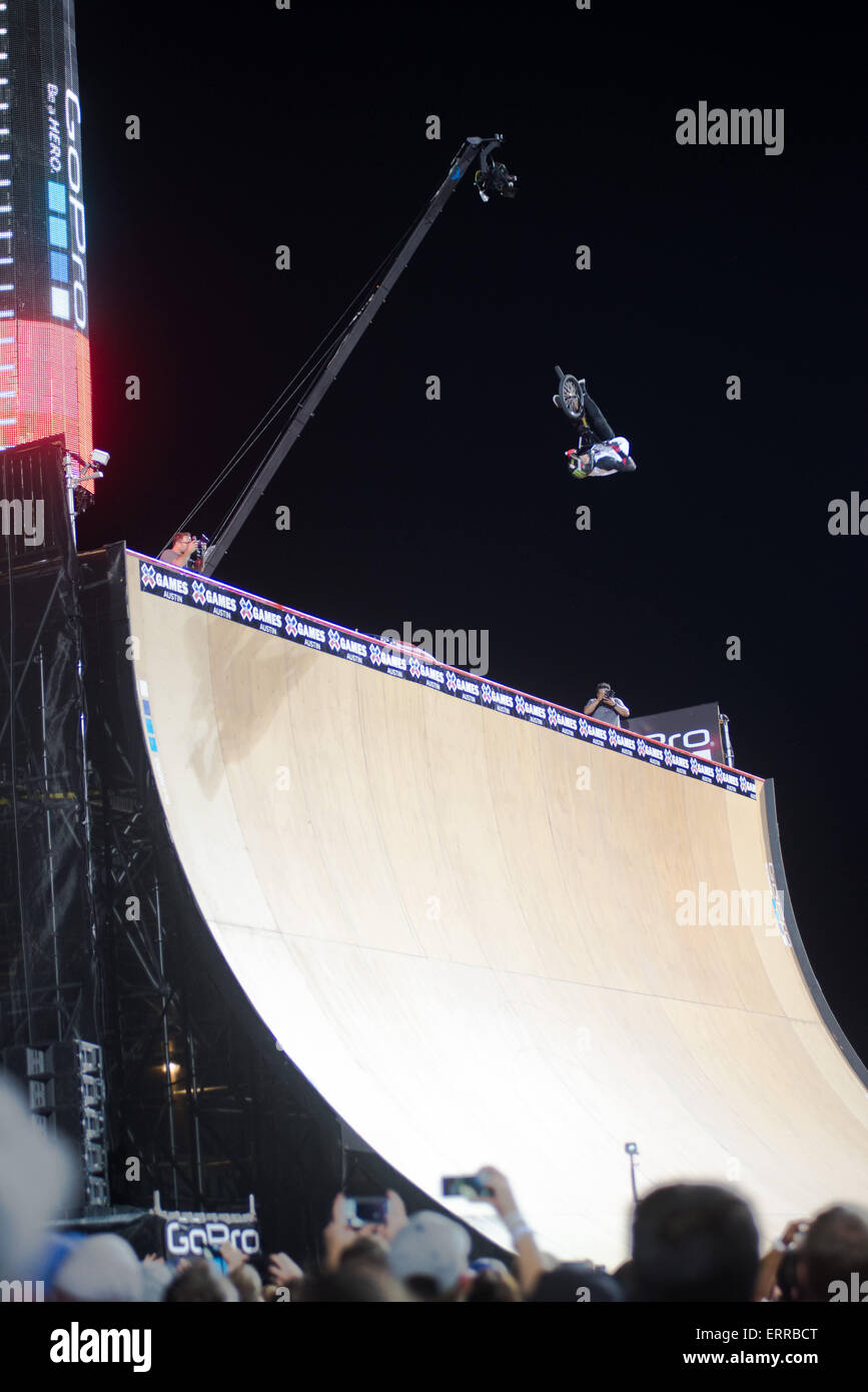 6 giugno 2015 - BMX pro, Colton SATTERFIELD vince GoPro BMX Big Air medaglia d'oro a 2015 x giochi, rendendo la storia con un doppio flair, il circuito delle Americhe- Austin, Texas © Sandy Carson/ZUMA filo/Alamy Live News Foto Stock