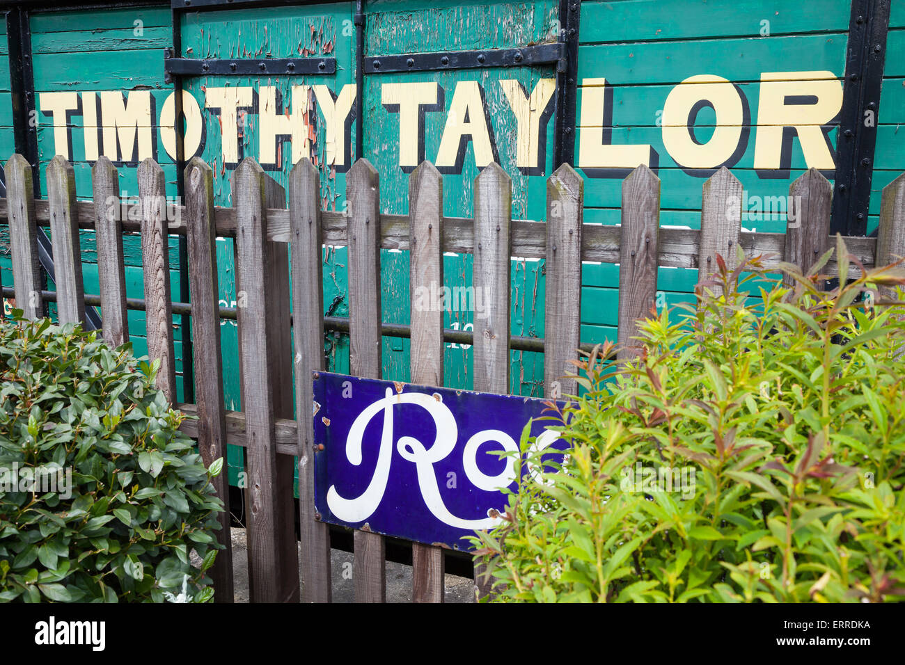 Un vecchio Timothy Taylor il suo carro conservati sul Keighley & Worth Valley Railway. Foto Stock