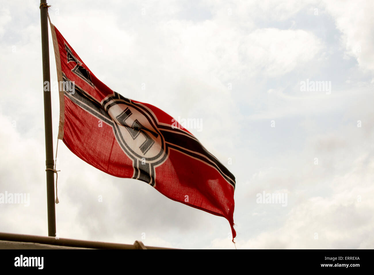 La Germania nazista bandiera soffia nella brezza. Foto Stock