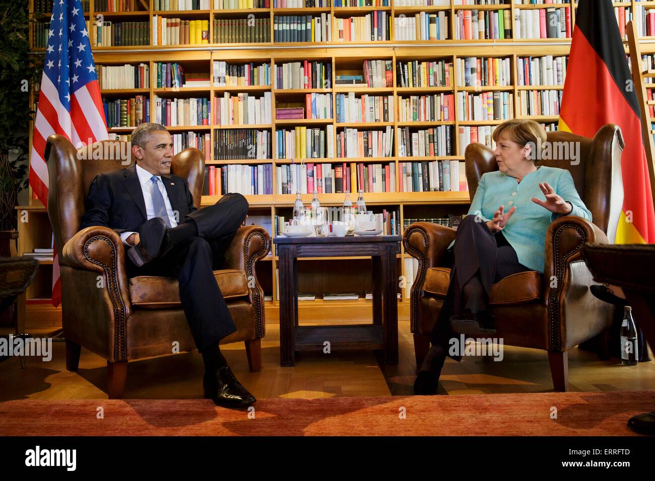 Stati Uniti Il presidente Barack Obama e il Cancelliere tedesco Angela Merkel in un incontro bilaterale prima dell' inizio del Vertice G7 Giugno 7, 2015 in Schloss Elmau, Germania. Foto Stock