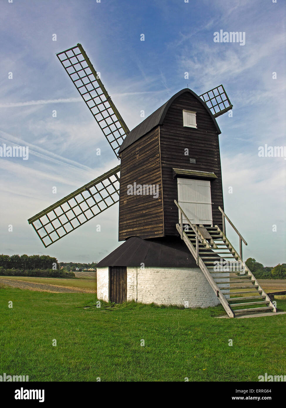 Pitstone Windmill Ivinghoe, Buckinghamshire, Inghilterra. Questo vecchio mulino post date dal 1627. Il mulino è stato utilizzato a terra mais in 1 Foto Stock