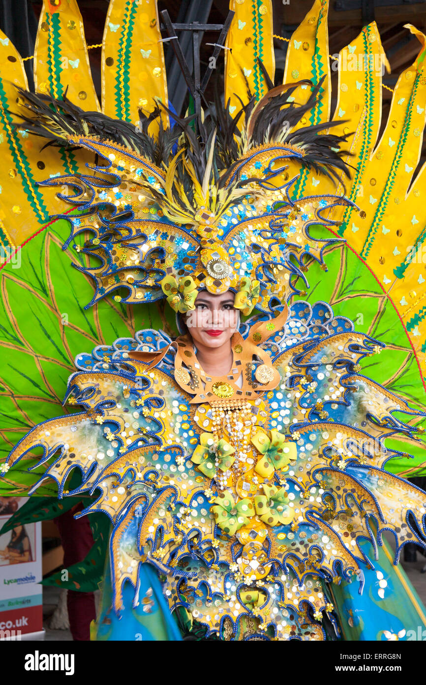 Ballerino indonesiano in costume - 16 Maggio 2015 FestivalAsia, Londra (Lila Bhawa) Foto Stock