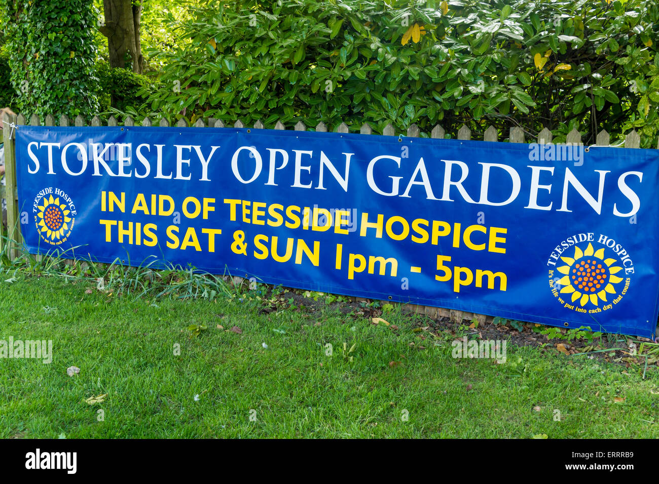 Banner pubblicitari Stokesley giardini aperti in aiuto di Teesside ospizio per raccogliere fondi per beneficenza aprendo giardini privati Foto Stock