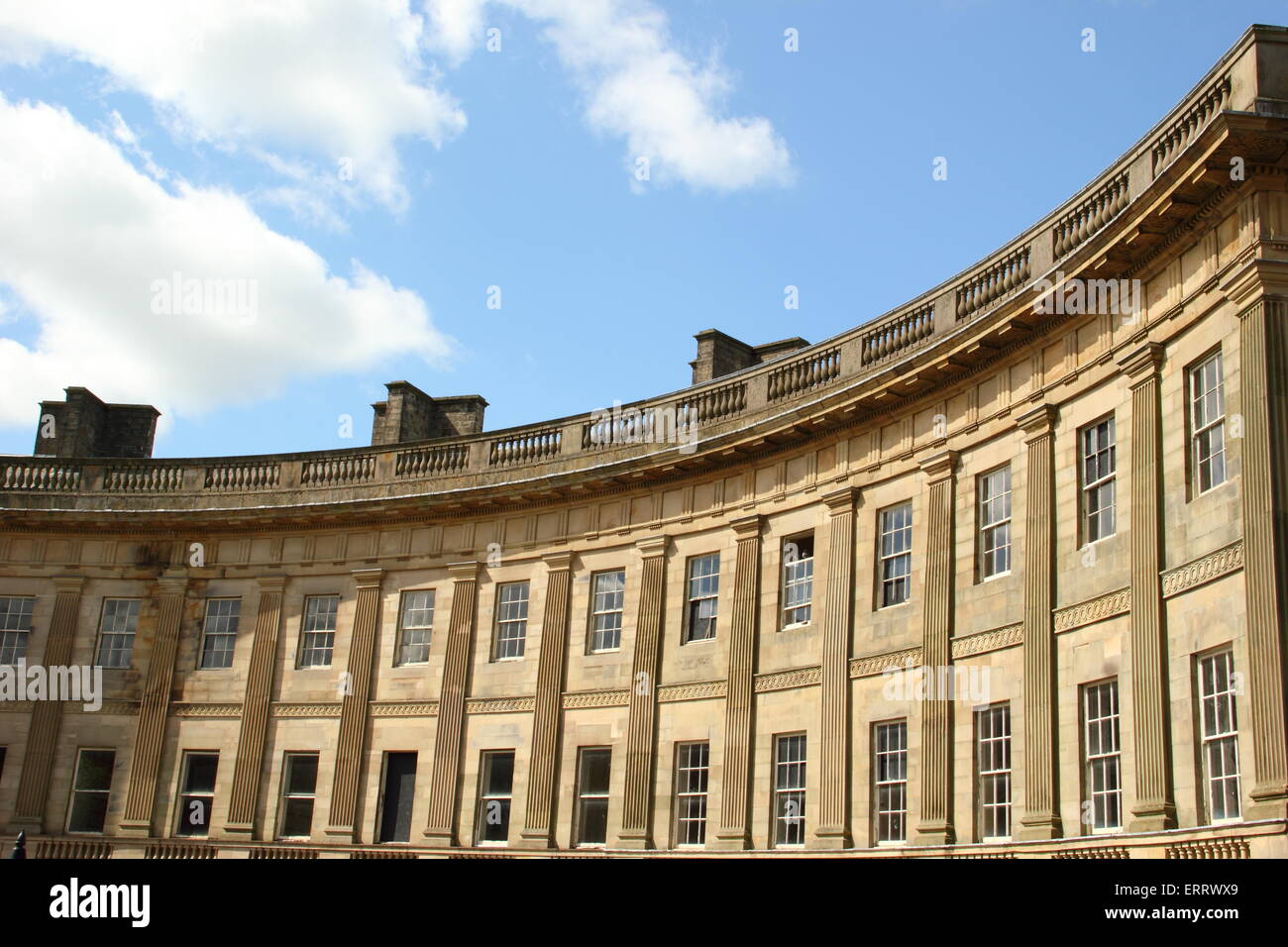 La mezzaluna; un grado che ho elencato la costruzione in Buxton, Derbyshire, Inghilterra - estate 2015 Foto Stock