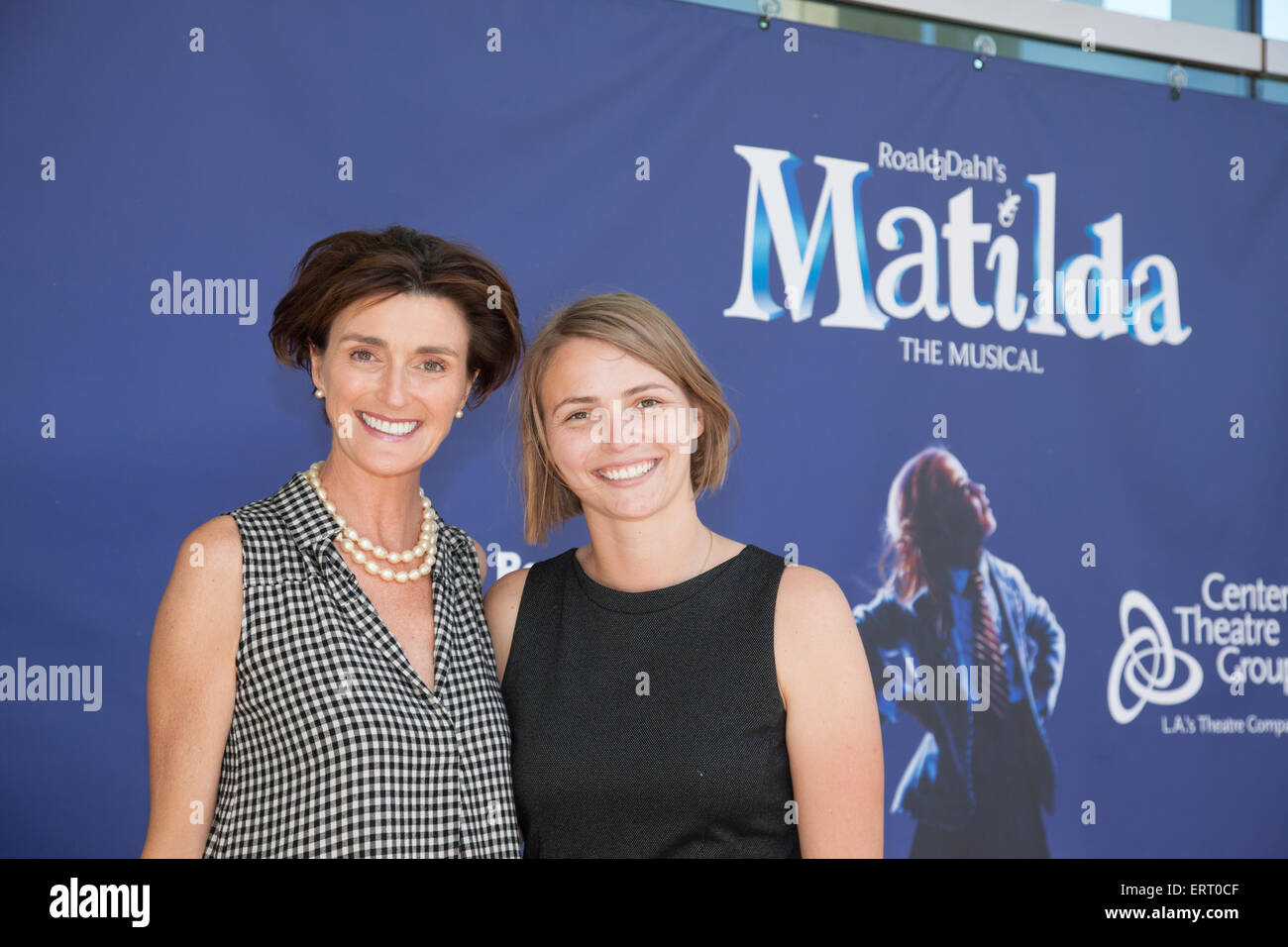 Los Angeles, Stati Uniti d'America. 07Th Giugno, 2015. Roald Dahl della figlia Lucy Dahl e nipote Chloe Dahl in corrispondenza della apertura di 'MATILDA il Musical', basato sul libro di Roald Dahl, all'Ahmanson Theatre di Los Angeles, CA, Stati Uniti d'America il 7 giugno 2015 Credit: Kayte Deioma/Alamy Live News Foto Stock