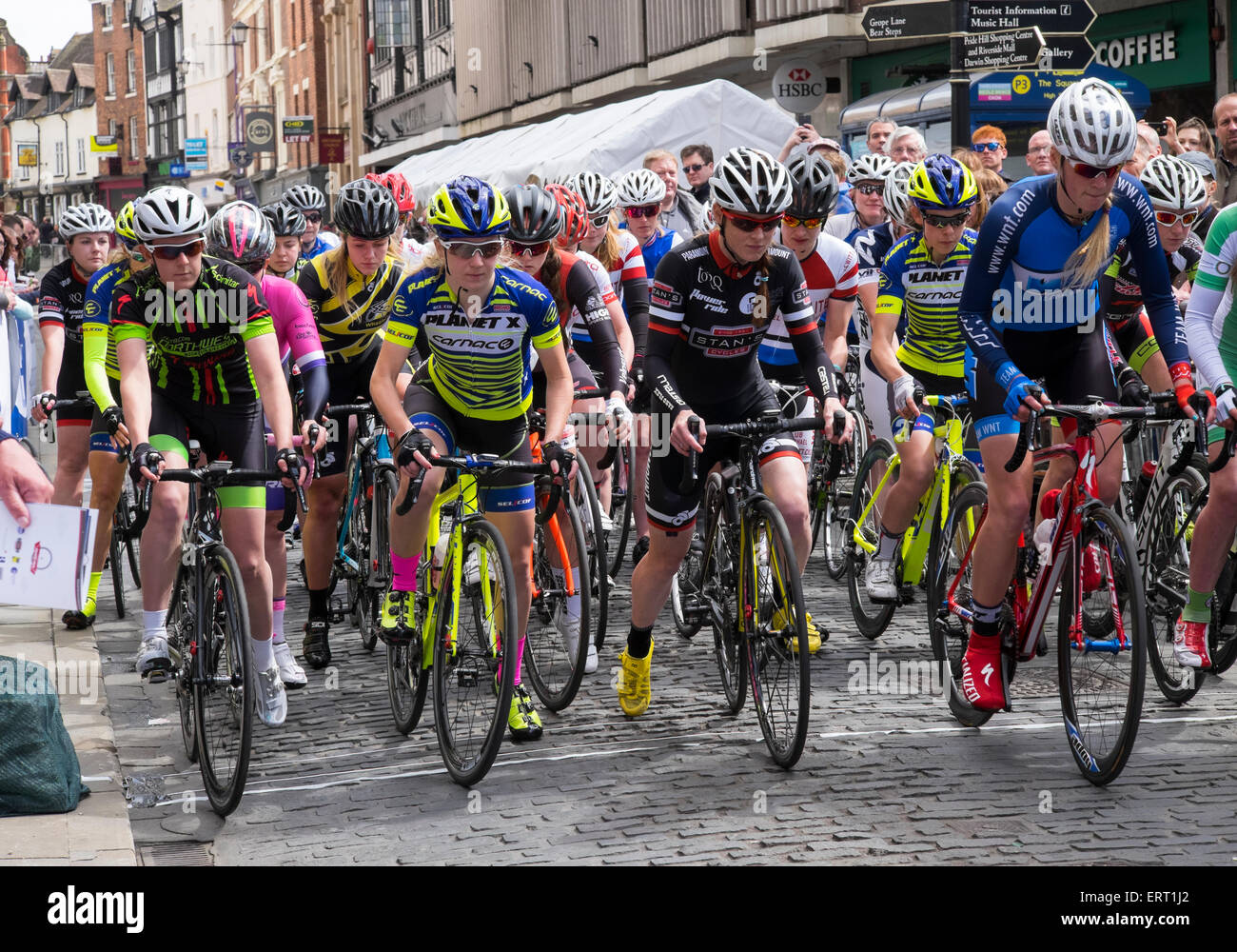 Inizio la gara femminile è al 2015 Shrewsbury Grand Prix, Shropshire, Inghilterra. Foto Stock