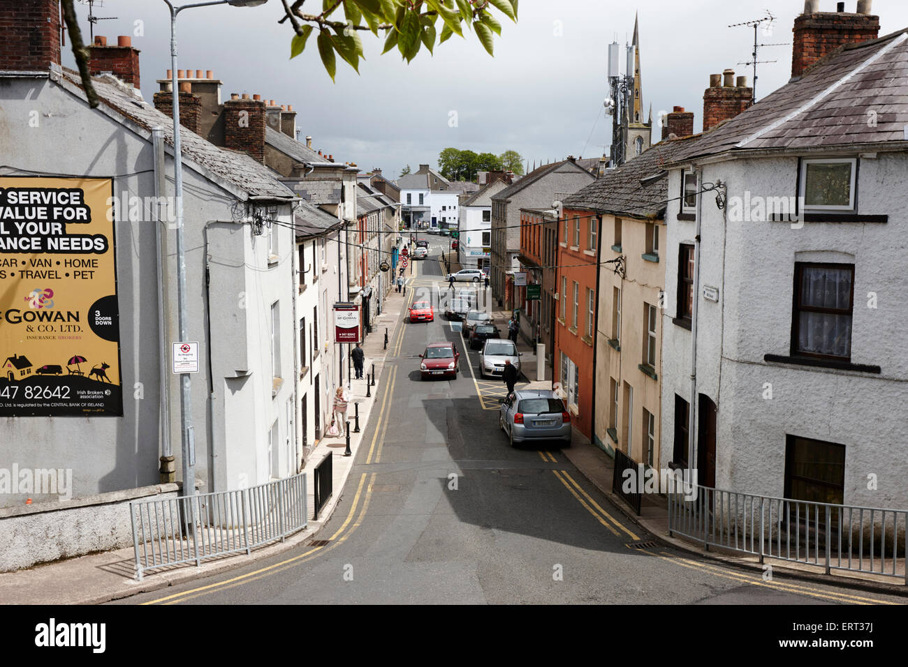 Guardando verso il basso mill street monaghan town County Monaghan Repubblica di Irlanda Foto Stock