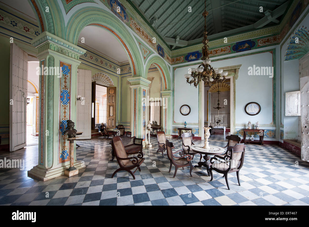 TRINIDAD, CUBA - 31 Maggio 2011: Conserve di interni coloniali del Museo di Storia (Museo Historico) con mobili antichi. Foto Stock