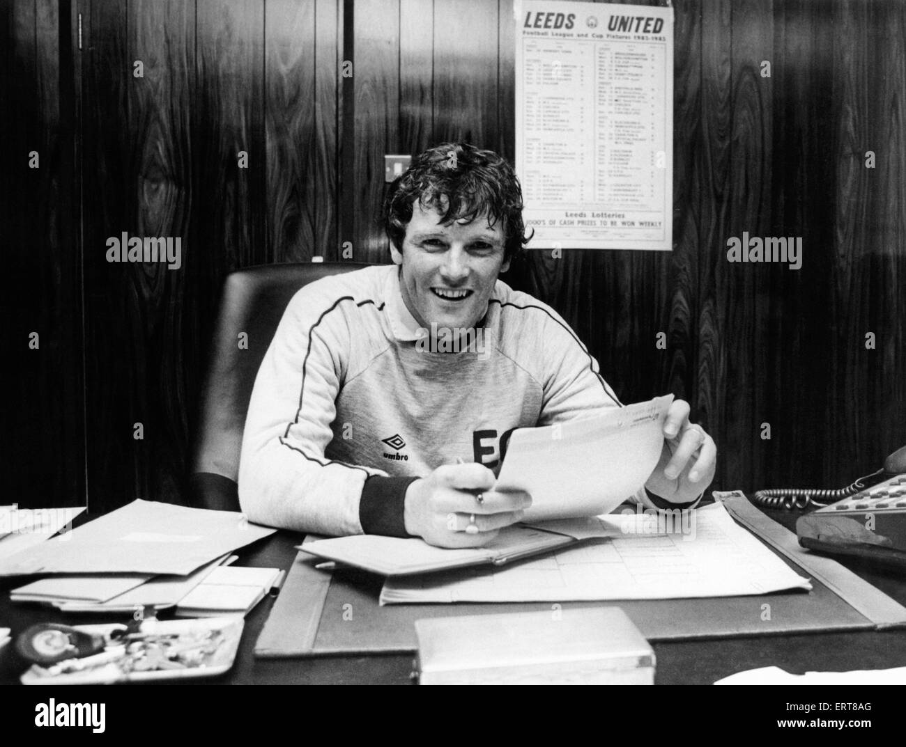 Leeds football manager Eddie grigio si abbassa per lavorare, 31 agosto 1982. Foto Stock