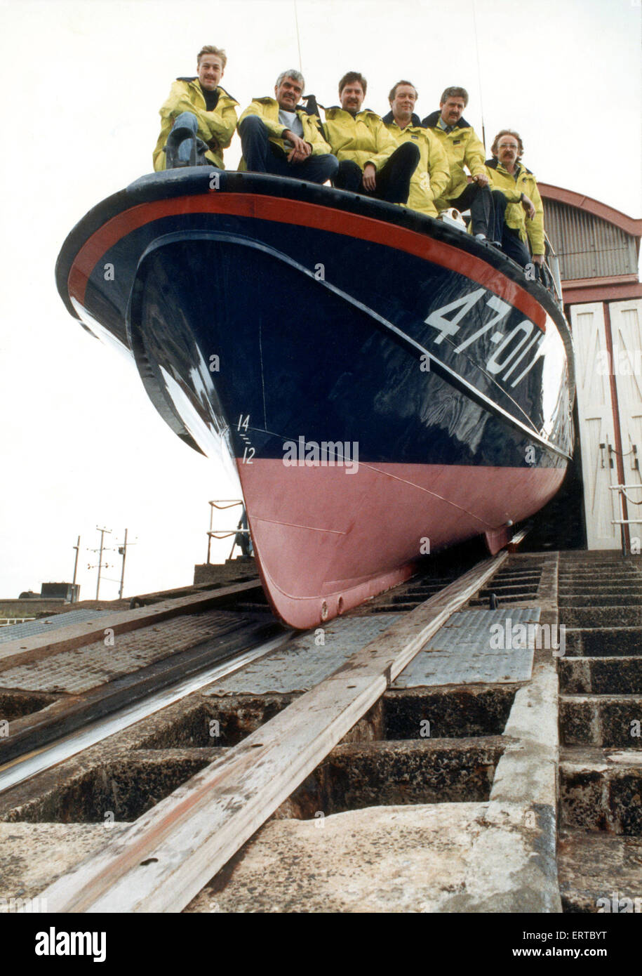 Hero lifeboatmen a Teesmouth, a sinistra e a destra, Chris Jones, Tony Jamieson, Giovanni Gara, Bob Easton, Pietro gara e Asta Stott. Hanno salvato Tony Wilson dopo la sua dinghy ribaltati in instabile dei mari. Il 6 settembre 1989. Foto Stock