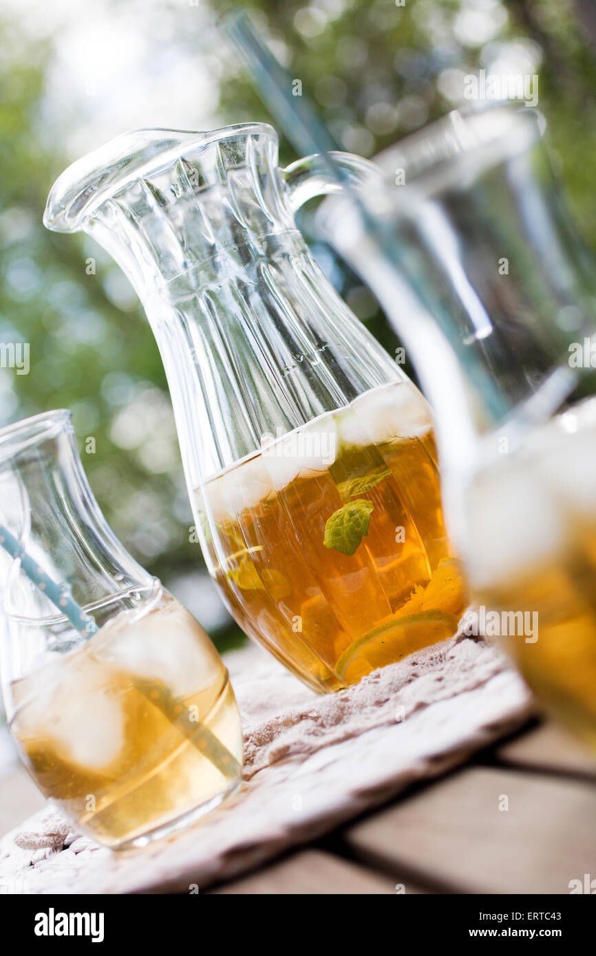 Ice Tea con foglie di menta Foto Stock