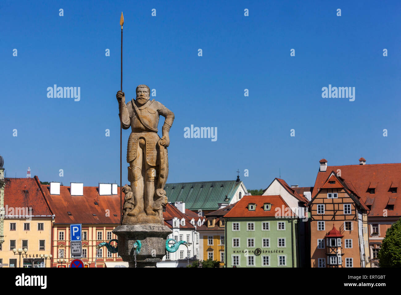 Fontana sulla storica piazza della città vecchia di Cheb Repubblica Ceca Foto Stock