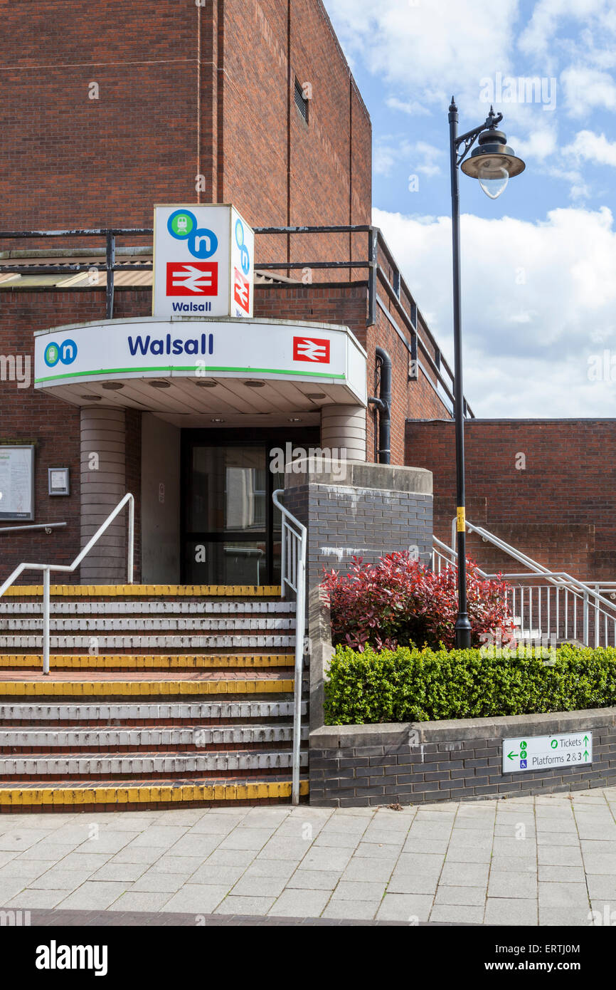 Walsall Stazione ferroviaria ingresso, Walsall, West Midlands, England, Regno Unito Foto Stock