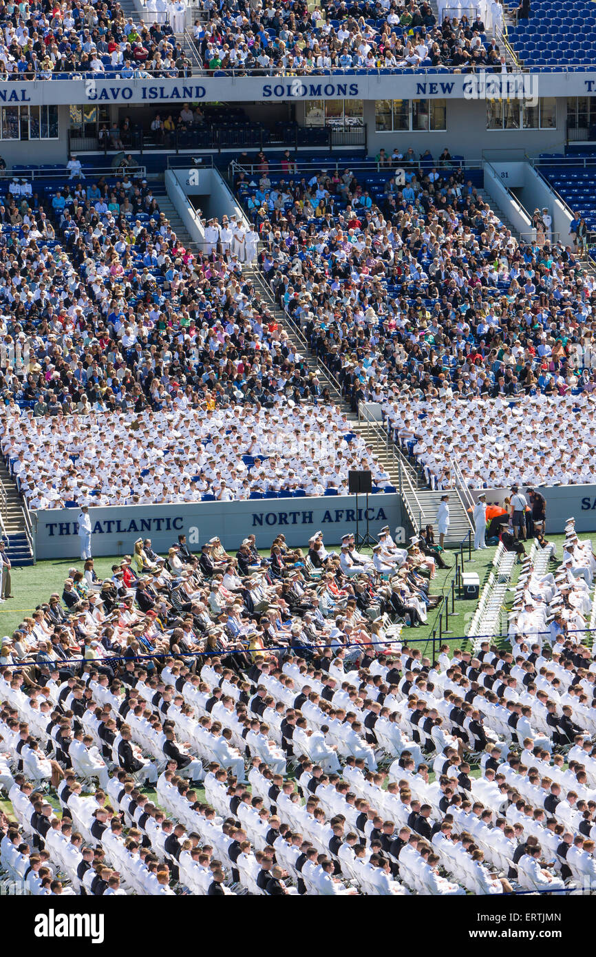 Vista aerea del 2015 US Naval Academy graduazione e Commissioning cerimonia al Navy-Marine Corps Memorial Stadium di Annapolis. Foto Stock