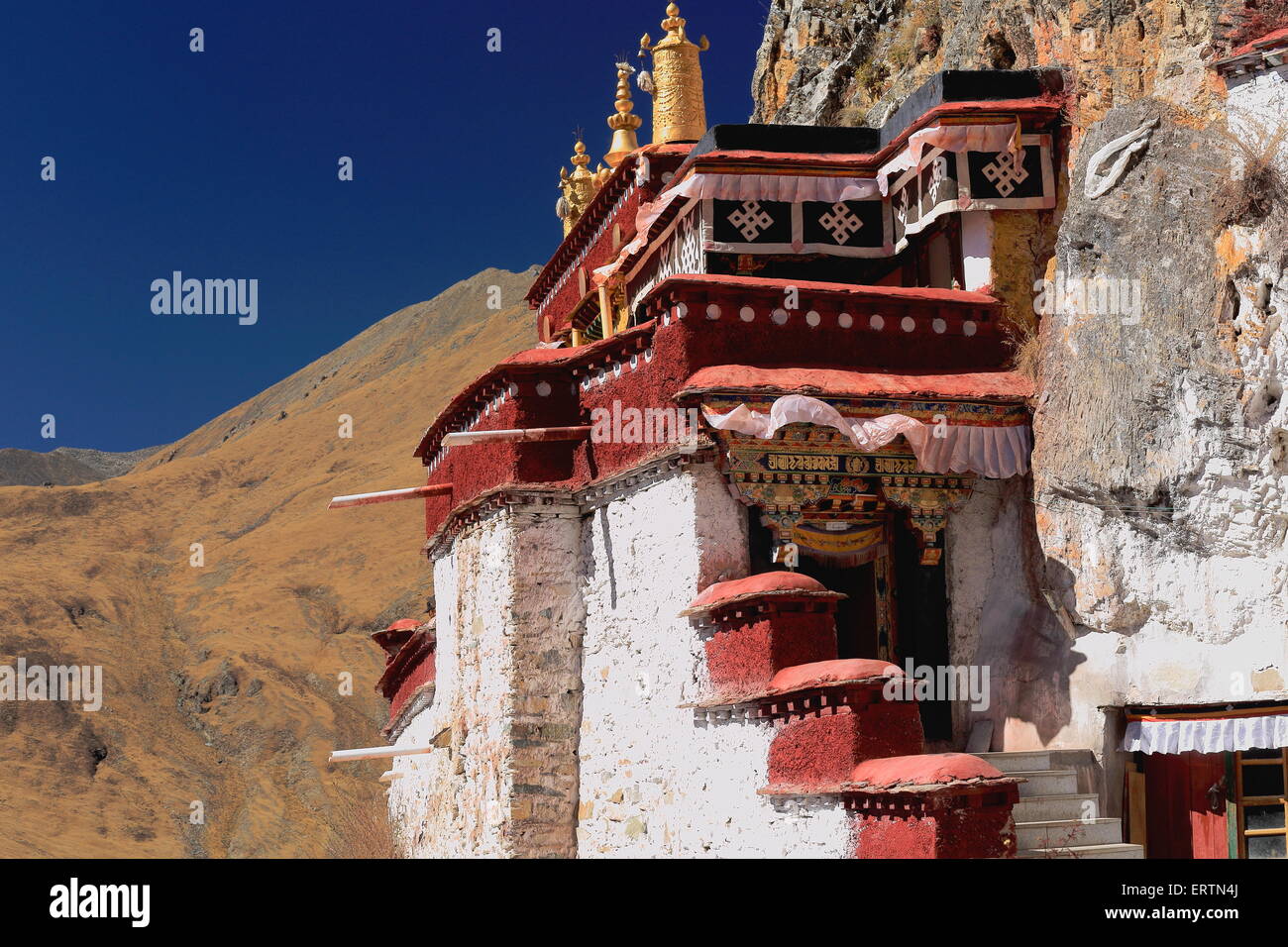 Puk Lhakhang-caverna. Qui Lhalung Pelgyi Dorje è detto di avere meditato per 22 anni da 842 ad a. Drak Yerpa monastero-Tibet. Foto Stock