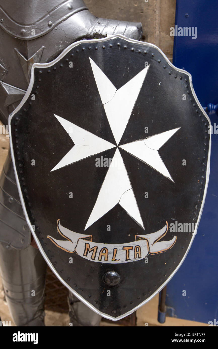 Scudo medievale con la croce di malta Mdina Malta Foto Stock