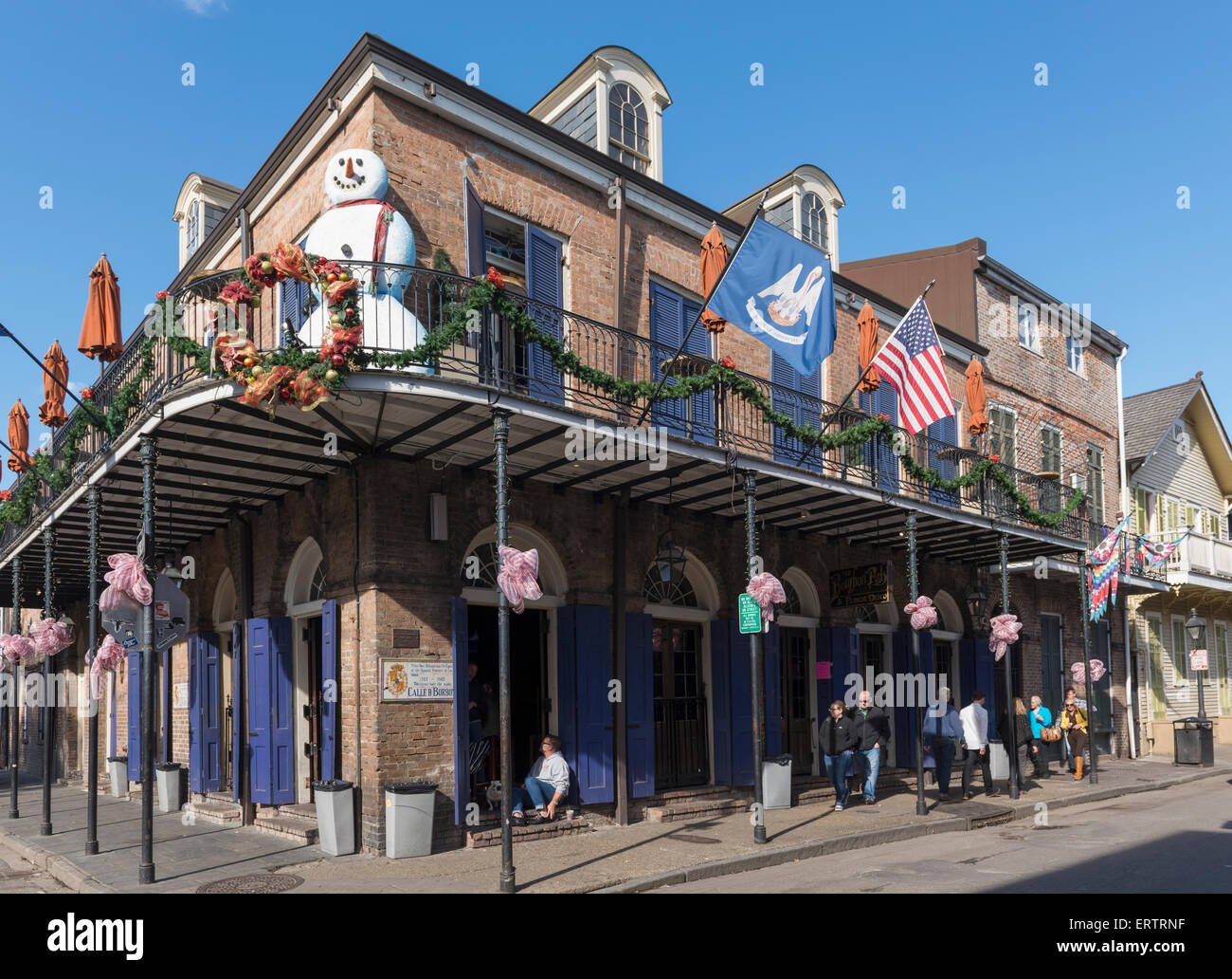 Un bar all'angolo di Bourbon Street a New Orleans French Quarter, Louisiana, Stati Uniti d'America Foto Stock