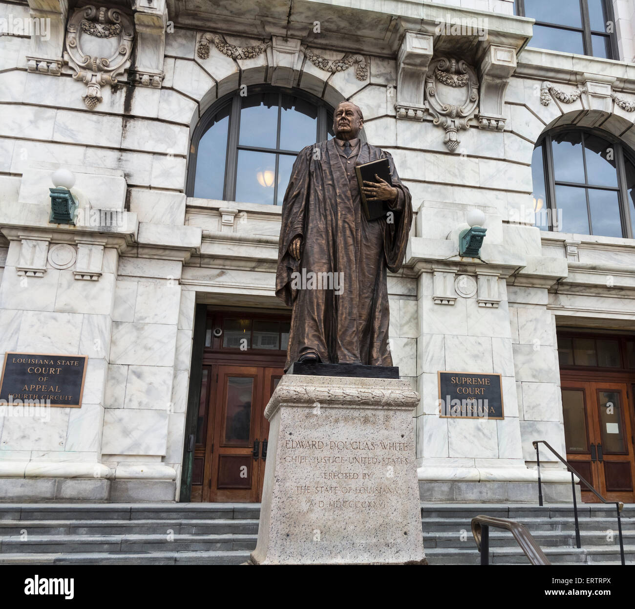 La Louisiana State corte di appello, quarto circuito courthouse edificio con Edward statua bianca, New Orleans, STATI UNITI D'AMERICA Foto Stock