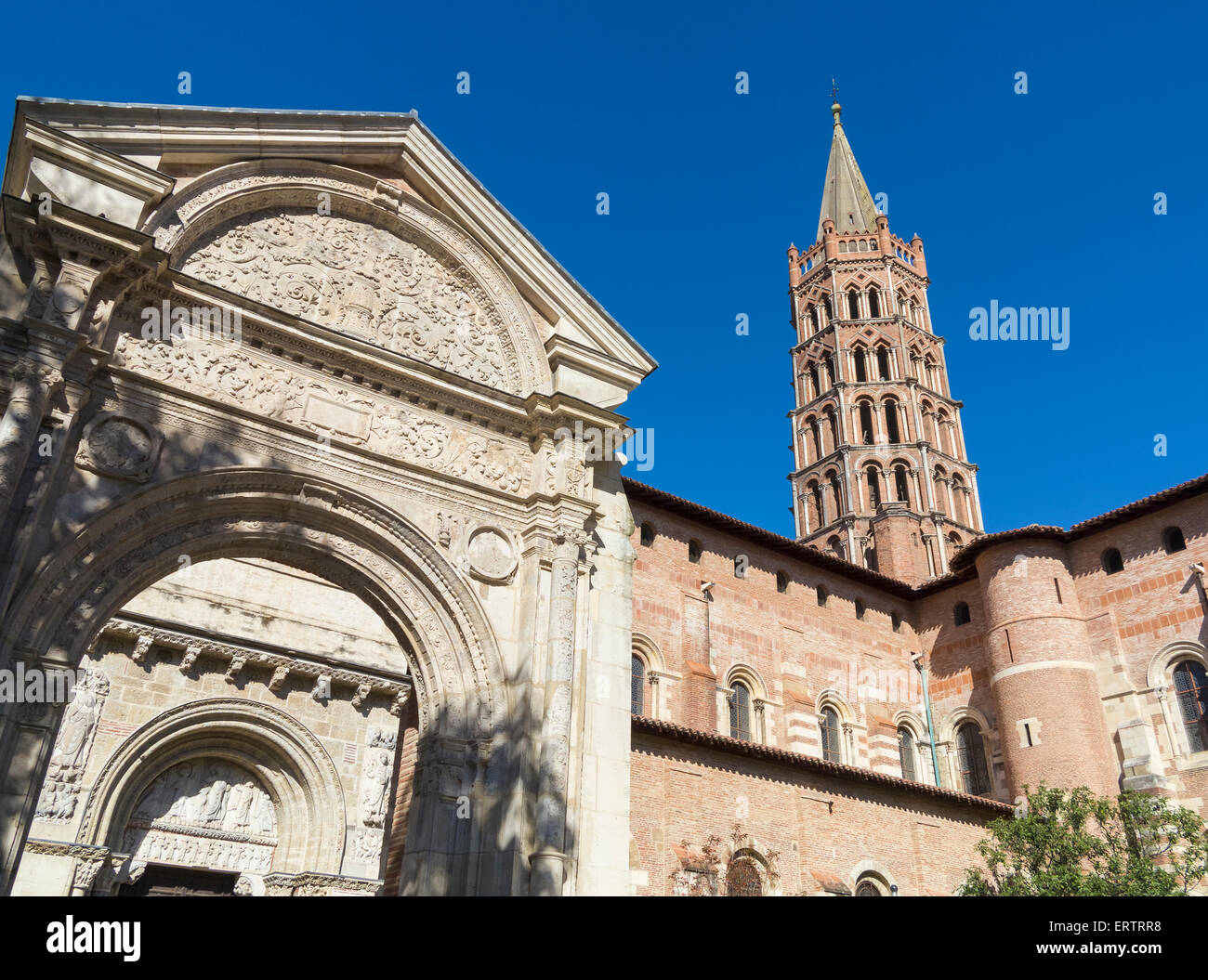 La Basilica di Saint Sernin, una famosa chiesa romanica a Tolosa, in Francia, in Europa Foto Stock
