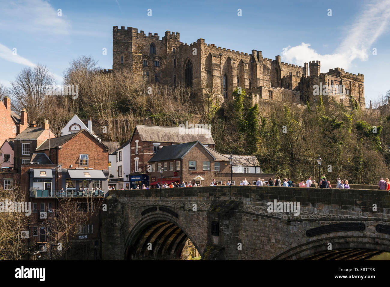 Durham castello affacciato Framwellgate Bridge, Durham, England, Regno Unito Foto Stock