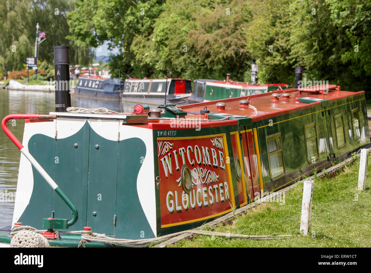 Verniciato colorato narrowboats a Saul incrocio a Gloucester e Nitidezza Canal, Gloucestershire, England, Regno Unito Foto Stock