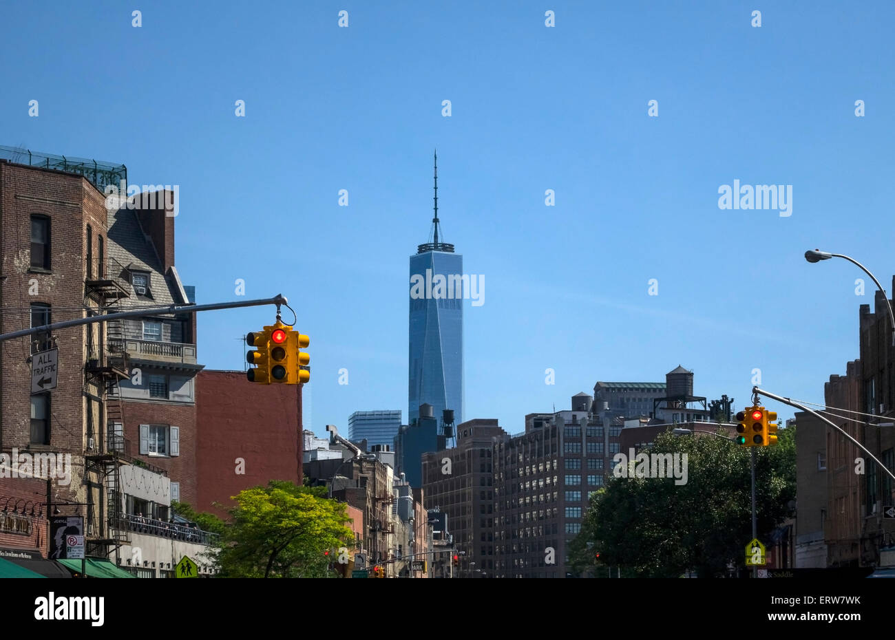 Il 9/11 Freedom Tower vista dal 6° Avenue nel Greenwich Village di New York City Foto Stock