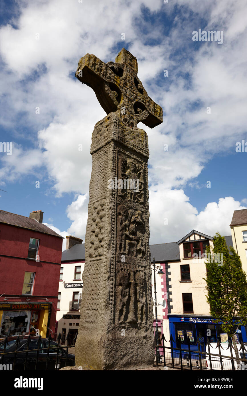 La croce alta cloni contea di Monaghan Repubblica di Irlanda Foto Stock