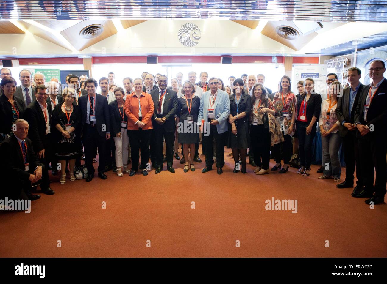 Parigi, Francia. 8 Giugno, 2015. Croce Verde, World Ocean Day simposio, il clima di Parigi 2015, oceano obiettivo proposizione formano l'economia blu conferenza. Credito: Ania Freindorf/Alamy Live News Foto Stock