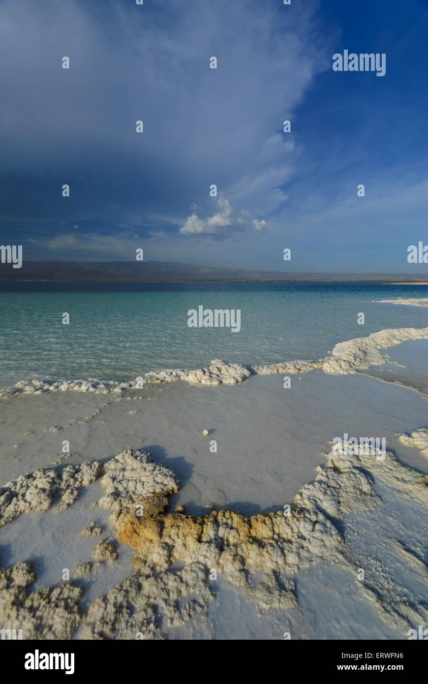 La naturale salato fiumi del lago Assal in Gibuti, Africa Foto Stock
