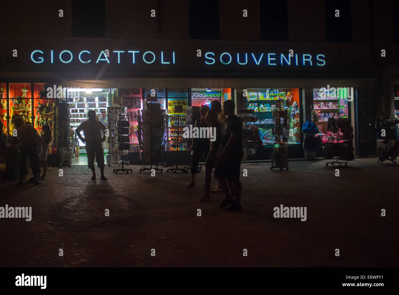 Negozio di souvenir a Riva del Garda, Italia Foto Stock