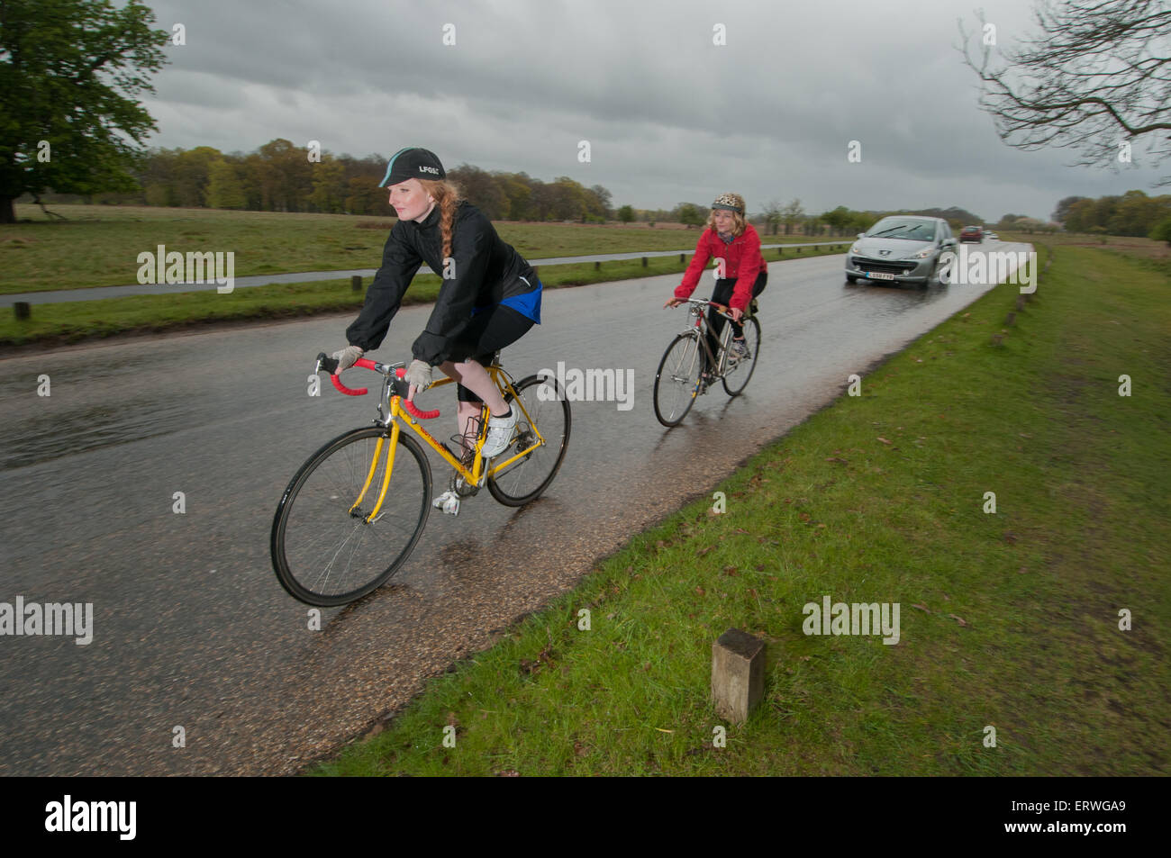 Il ciclismo è molto popolare a Londra il Richmond Park Foto Stock