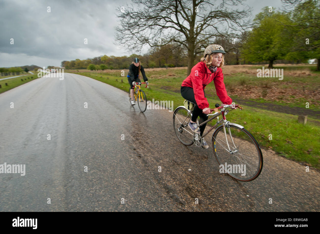 Il ciclismo è molto popolare a Londra il Richmond Park Foto Stock