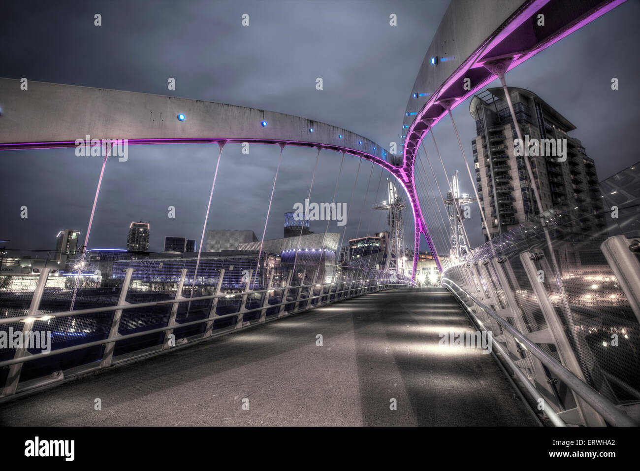 Notte al ponte di Lowry, Salford Quays Foto Stock