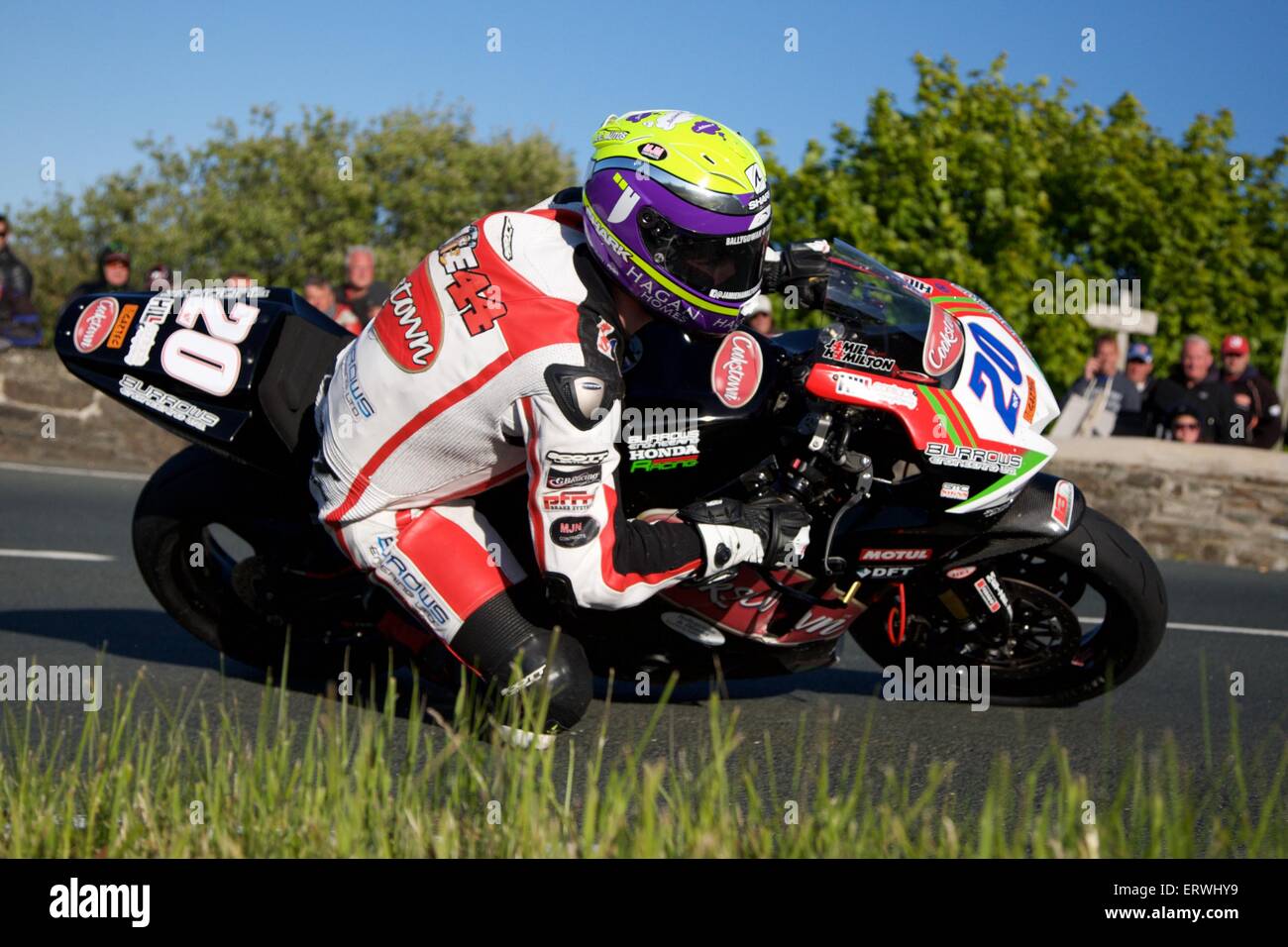 Douglas, Isola di Man 8 Giugno, 2015. 2015 Isola di Man gare TT. Jamie Hamilton in azione durante il TT gara Supersport. Credit: Azione Plus immagini di sport/Alamy Live News Foto Stock