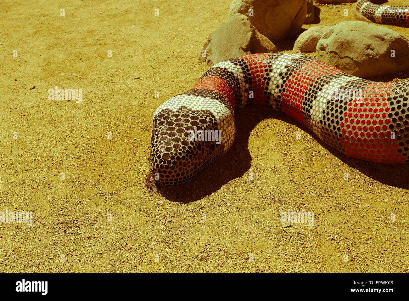 California Mountain King Snake scultura in Malibu, California. Foto Stock