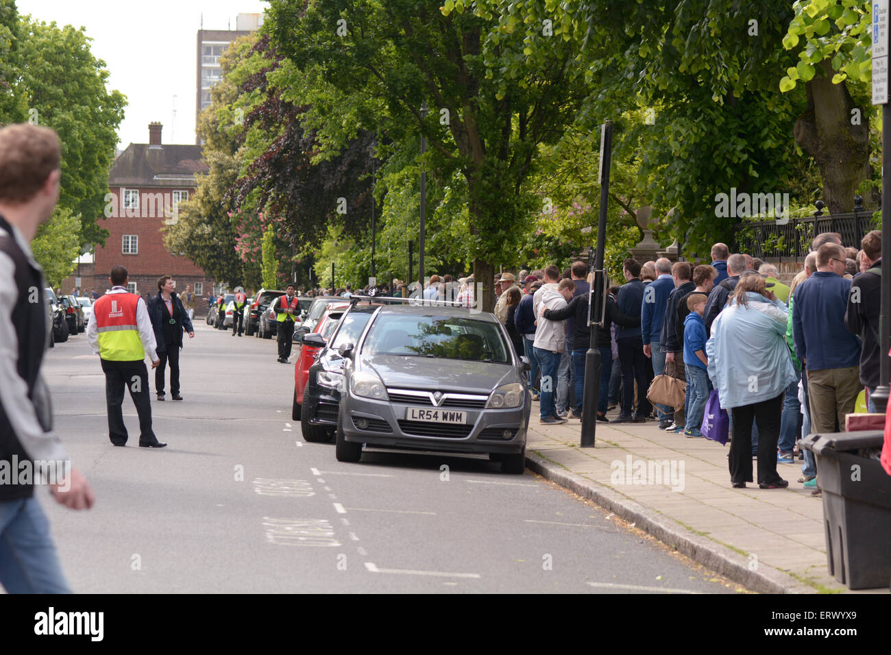 Le code di massiccia per ottenere i biglietti per il quinto giorno del primo test match Inghilterra vs Nuova Zelanda al Lords Cricket Ground Foto Stock