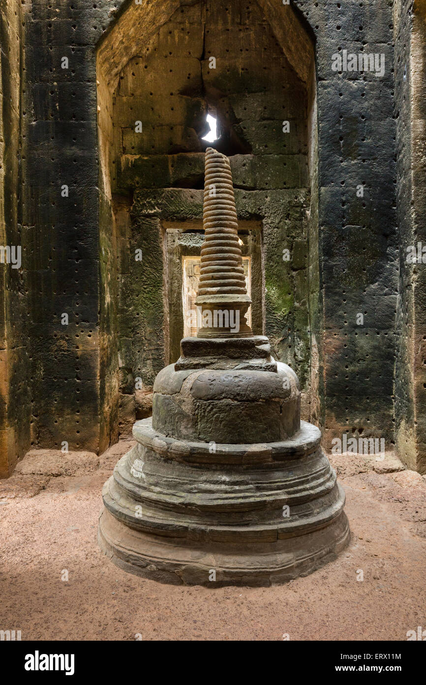 Cella con uno stupa, Prasat centrale, Preah Khan, Tempio di Angkor, Siem Reap Provincia, Cambogia Foto Stock