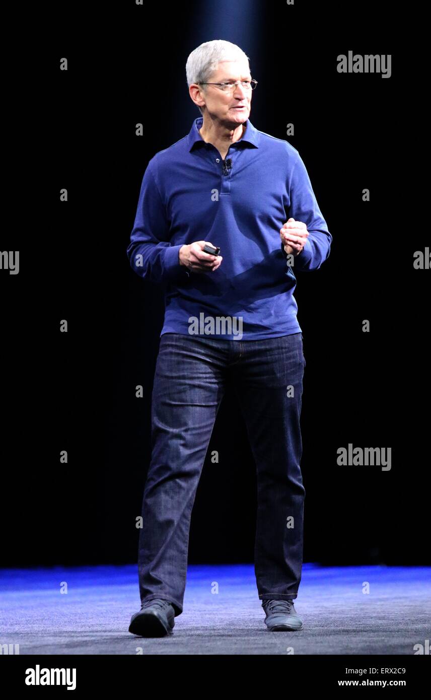 San Francisco, Stati Uniti d'America. Il giorno 08 Giugno, 2015. CEO Apple Tim Cook parla alla WWDC 2015 di Apple developers conference nel centro di Moscone West di San Francisco, Stati Uniti d'America, 08 giugno 2015. Credito: dpa picture alliance/Alamy Live News Foto Stock