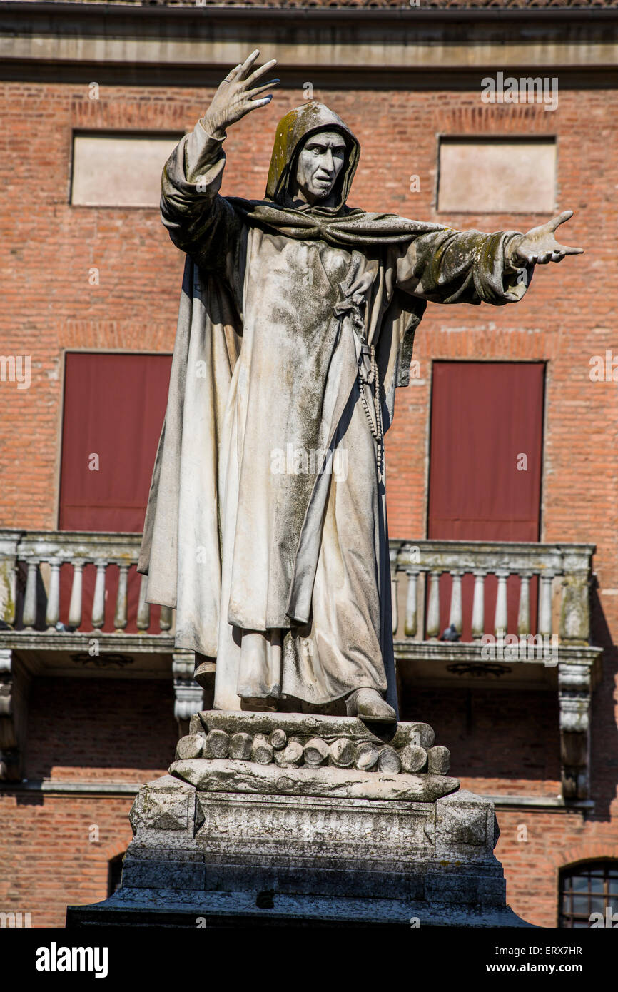 Statua di Girolamo Savonarola, Piazza della Repubblica, Ferrara, Italia Foto Stock